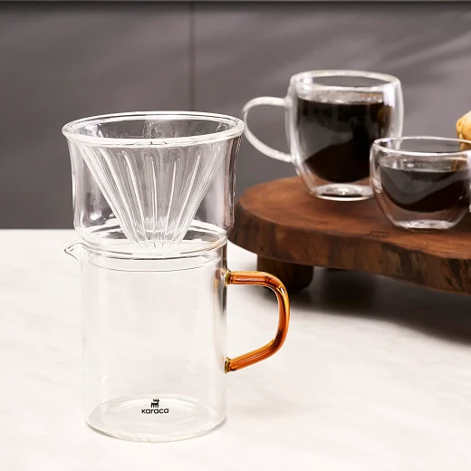 طقم صانع القهوة Karaca Draco Brewy Glass Pour Over مع حامل، برتقالي طقم صانع القهوة Karaca Draco Brewy Glass Pour Over مع حامل، برتقالي
