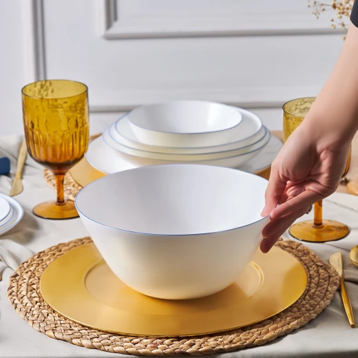 وعاء تقديم زجاجي أوبال من كاراجا ميلانو بحافة زرقاء، قطر 24 سم، تصميم أنيق للسلطات والفواكه والأطباق الرئيسية، مثالي لتناول الطعام - كراجا - Image 3
