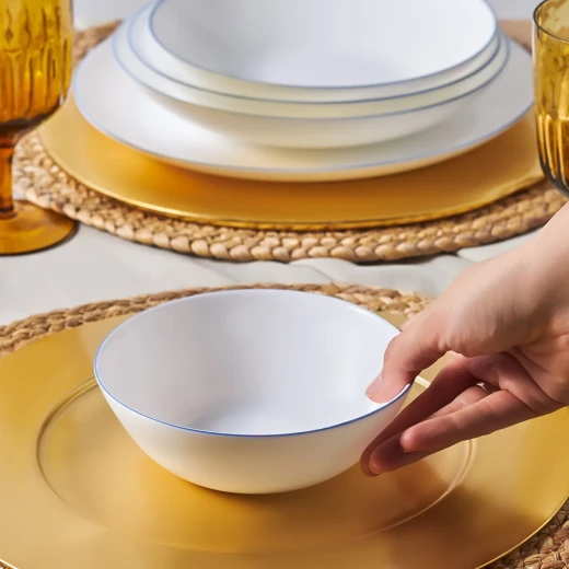 وعاء تقديم كاراجا ميلانو أوبال زجاجي بحافة زرقاء، تصميم أنيق بقطر 19 سم، مثالي للسلطات والحلويات، متين وآمن في غسالة الأطباق - كراجا - Image 3