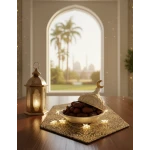 صحن تقديم رمضان – مضيفة صحن تمر مزين بطابع رمضاني  مثالي لتقديم التمر والحلويات، قطعة ديكور أنيقة تضيف جو روحاني ومميز للمنزل خلال رمضان والمناسبات الدينية - دمية رمضان