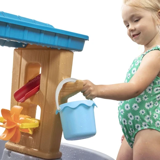 طاولة ألعاب الماء Step2 Rain Showers Splash Tub باللون الرمادي، تجربة لعب مائية خارجية ممتعة للأطفال الصغار، تصميم تفاعلي يحفز الاستكشاف والخيال ويناسب الحدائق والساحات الخارجية - Step2 - Image 3