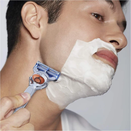 Gillette Skinguard Sensitive Razor Flexball for Men, Gentle Shave, 1 Count - Gillette - Image 3