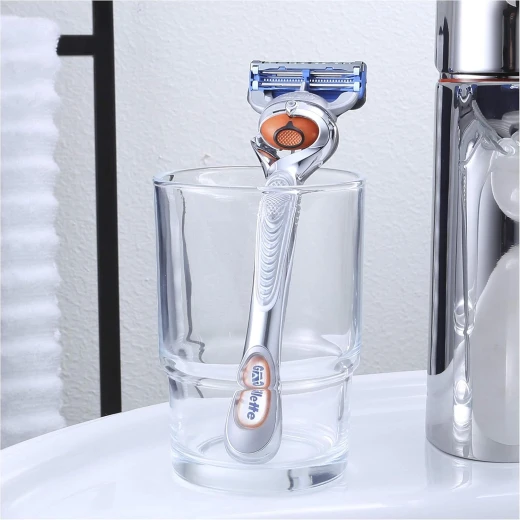 Gillette Skinguard Sensitive Razor Flexball for Men, Gentle Shave, 1 Count - Gillette - Image 7