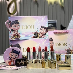 Dior 5-Piece Limited Edition Lipstick Set featuring iconic shades 999 Velvet Matte, 720 Icon Satin, 772 Classic Rosewood Matte, 840 Radiant Velvet, and 888 Bold Red Matte for a timeless luxury makeup look, perfect for daily wear and special occasions, combining elegance, rich color payoff, and long-lasting formula