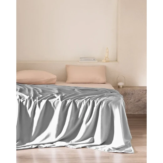 غطاء لحاف مدام كوكو Ciel كينج ساتان 240×220 سم – غطاء سرير فاخر وناعم بتصميم أنيق، مناسب لنوم مريح وإضافة لمسة راقية لغرفة النوم غطاء لحاف مدام كوكو Ciel كينج ساتان 240×220 سم – غطاء سرير فاخر وناعم بتصميم أنيق، مناسب لنوم مريح وإضافة لمسة راقية لغرفة النوم