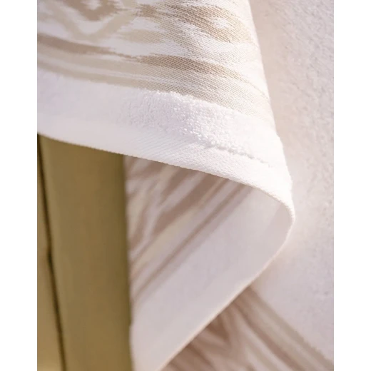 Madame COCO Daine Face Towel – Size 50×70cm, Soft and Highly Absorbent Towel for Daily Use, Ideal for Bathroom and Personal Care with Comfortable High-Quality Fabric - Madame COCO - Image 2