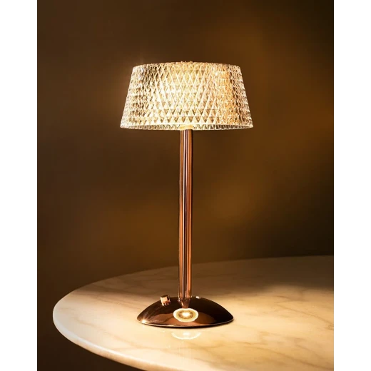 أباجورة تراير للإضاءة من مدام كوكو، مقاس 14.5 × 14.5 × 29 سم، مصباح طاولة بتصميم أنيق وعصري، مناسب لغرفة المعيشة وغرفة النوم والمكتب، يضيف لمسة ديكور راقية وإضاءة مريحة أباجورة تراير للإضاءة من مدام كوكو، مقاس 14.5 × 14.5 × 29 سم، مصباح طاولة بتصميم أنيق وعصري، مناسب لغرفة المعيشة وغرفة النوم والمكتب، يضيف لمسة ديكور راقية وإضاءة مريحة