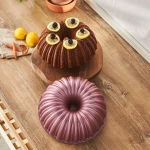قالب كيك كاراجا Cake Pro وردي مقطع من الألمنيوم المصبوب 25.5 سم – قالب غير لاصق مقاوم حتى 250° لتحضير الكيك باحترافية - كراجا
