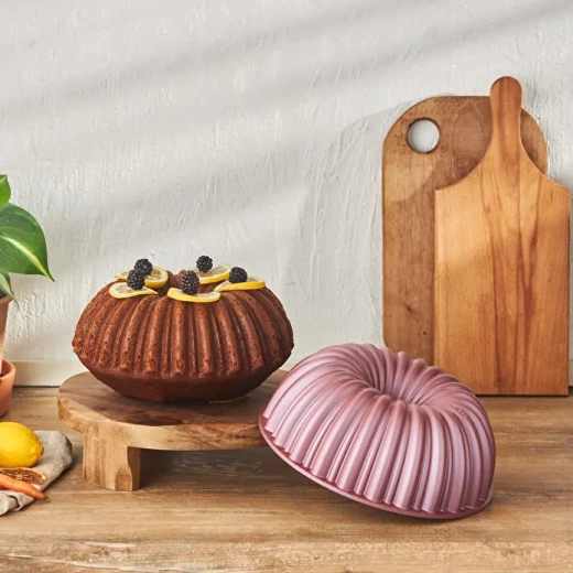 قالب كيك كاراجا Cake Pro وردي مقطع من الألمنيوم المصبوب 25.5 سم – قالب غير لاصق مقاوم حتى 250° لتحضير الكيك باحترافية - كراجا - Image 4