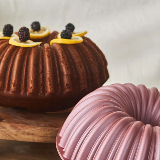 قالب كيك كاراجا Cake Pro وردي مقطع من الألمنيوم المصبوب 25.5 سم – قالب غير لاصق مقاوم حتى 250° لتحضير الكيك باحترافية - كراجا - Image 3