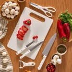 طقم سكاكين كاراجا Sharp 4 in 1 كريم 6 قطع مع لوح تقطيع ومقص ومقشرة – أدوات مطبخ من فولاذ 2Cr13N لتحضير الطعام بسهولة - كراجا