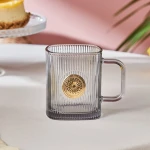 كوب كاراجا ميداليون رمادي 340 مل – كوب أنيق بتصميم عصري ولون رمادي راقٍ، مثالي للقهوة والشاي والمشروبات الساخنة والباردة للاستخدام اليومي والمنزل والمكتب - كراجا