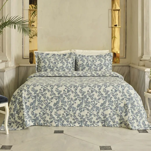 طقم غطاء سرير كاراجا هوم ألينا مزدوج أزرق، مفرش سرير 250×240 سم مع 2 غطاء وسادة بتصميم أنيق طقم غطاء سرير كاراجا هوم ألينا مزدوج أزرق، مفرش سرير 250×240 سم مع 2 غطاء وسادة بتصميم أنيق