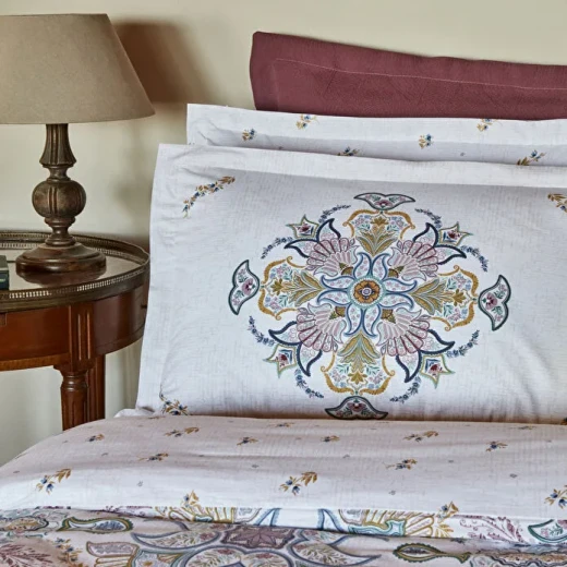 طقم سرير مزدوج كاراجا هوم فاندي، غطاء لحاف 200×220 سم وملاءة و2 كيس وسادة وغطاء سرير بتصميم أنيق من القطن والبوليستر - كراجا - Image 3