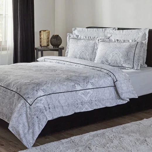 طقم غطاء سرير مزدوج كاراجا هوم أرتكو من القطن 100% بتقنية بيركال 61 خيط، غطاء لحاف 200×220 سم وملاءة و2 كيس وسادة طقم غطاء سرير مزدوج كاراجا هوم أرتكو من القطن 100% بتقنية بيركال 61 خيط، غطاء لحاف 200×220 سم وملاءة و2 كيس وسادة