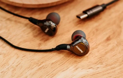 سماعات أذن REMAX RM-655A سلكية بمنفذ USB-C، كابل 1.2 متر، ميكروفون مدمج، صوت ستيريو واضح وباس عميق، تصميم مريح وخفيف، أسود - ريماكس - Image 5