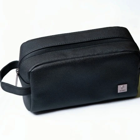 حقيبة وايو Urban Pouch متعددة الجيوب لتنظيم الأجهزة والإكسسوارات، خامة PU متينة مقاومة للماء، مقبض مريح، تصميم خفيف وأنيق للسفر والاستخدام اليومي، أسود - وي وُو