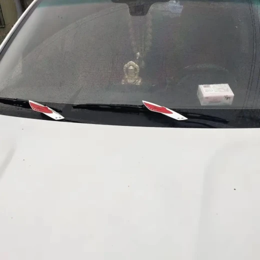 سبويلر ممسحة كروم ملحق سيارة مساعد ضغط المطر للتنظيف الأمثل - Image 2
