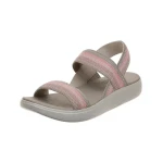 صنادل BOBS من سكيتشرز النسائية Summer Skipper مع حزام كعب قابل للتعديل ونعل داخلي مريح من رغوة Plush بلون بني رمادي مقاس 36 - سكيتشرز