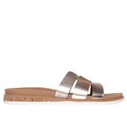 صنادل سلايد نسائية منخفضة من Skechers BOBS Desert Kiss باللون الذهبي، تتميز بأحزمة من الجلد النباتي، حواف نعل من الفلين، ووسادة قدم من رغوة Plush مريحة، متوفرة بمقاس 37.5