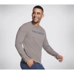 تي شيرت سكيتشرز دلتا بأكمام طويلة بني مقاس S للرجال مريح يتميز بنسيج SKECH-SWEATS جيرسي وياقة دائرية ورسم جامعة الراحة مثالي للارتداء اليومي LT23 NVTL - سكيتشرز