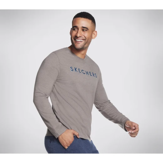 تي شيرت سكيتشرز دلتا بأكمام طويلة بني مقاس S للرجال مريح يتميز بنسيج SKECH-SWEATS جيرسي وياقة دائرية ورسم جامعة الراحة مثالي للارتداء اليومي LT23 NVTL - سكيتشرز - Image 2