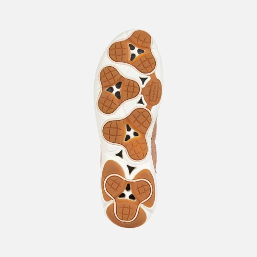 حذاء رياضي نسائي Geox Nebula بلون وردي خوخي مسامي تصميم صديق للبيئة مقاس 41 يتميز بنسيج ECONYL نايلون معاد التدوير وتفاصيل من جلد الغزال مثالي للاستخدام اليومي 170 - جيوكس - Image 6