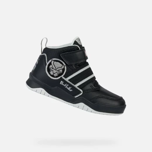 حذاء رياضي Geox Perth Boy Junior إصدار Black Panther بتصميم متوسط ​​الطول لكرة السلة مقاس 31 يتميز بإبزيم بشريط فيلكرو وأربطة مرنة مريحة وقابلة للتنفس 150-180 حرفًا