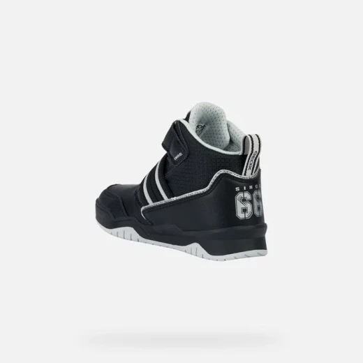 حذاء رياضي Geox Perth Boy Junior إصدار Black Panther بتصميم متوسط ​​الطول لكرة السلة مقاس 31 يتميز بإبزيم بشريط فيلكرو وأربطة مرنة مريحة وقابلة للتنفس 150-180 حرفًا - Image 4
