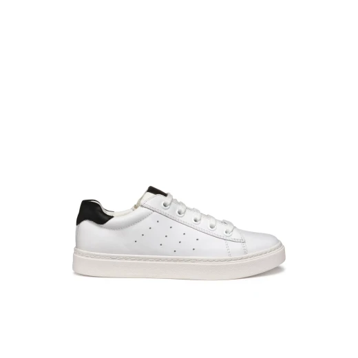 حذاء رياضي ناشيك بوي أبيض مقاس 31 مصنوع من جلد نابا الفاخر وقماش متين، يتميز بتصميم عصري وبسيط، مثالي للارتداء اليومي والمغامرات الحضرية، حذاء خفيف الوزن ومريح للأولاد. - ناشيك بوي - Image 6