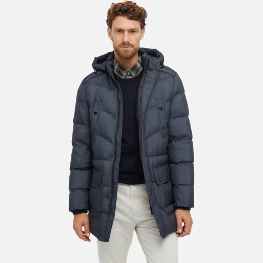 جاكيت باركا رجالي Geox Sandford Anthracite 58 طويل بتصميم عملي مع غطاء رأس مقاوم للماء والرياح مطبوع بنمط دقيق بوليستر حشو صديق للبيئة متعدد الاستخدامات للارتداء اليومي - جيوكس - Image 2