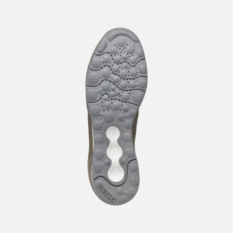 حذاء رياضي رجالي Geox Spherica Actif X3 منخفض القطع رمادي داكن شبكي تفاصيل جلدية تصميم عصري حضري مريح و مبطن مقاس 42 مثالي للسفر - جيوكس - Image 7