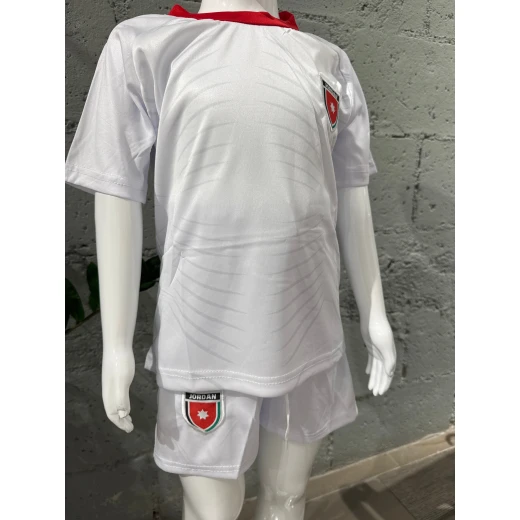 طقم قميص منتخب الأردن لكرة القدم للأطفال باللون الأبيض يتضمن قميص وشورت وجوارب مناسب للأعمار من 1 إلى 3 سنوات بضائع الفريق الرسمية طقم قميص منتخب الأردن لكرة القدم للأطفال باللون الأبيض يتضمن قميص وشورت وجوارب مناسب للأعمار من 1 إلى 3 سنوات بضائع الفريق الرسمية