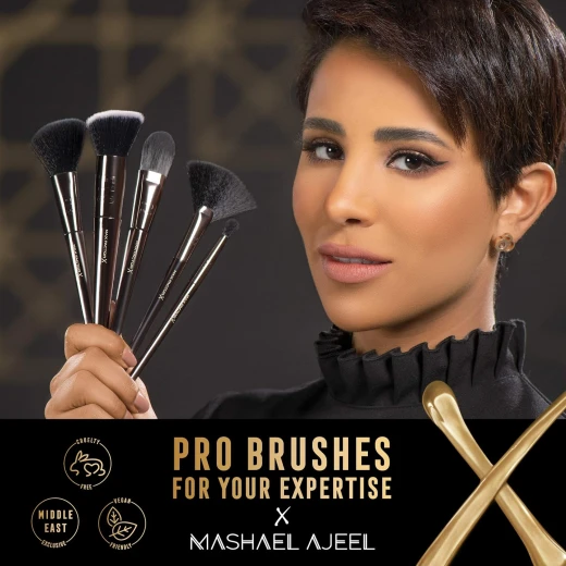 Max Factor Pro Fan Brush F5 for Precise Highlighting Bronzing and Setting Powder Application Makeup Tool - Max Factor - Image 5