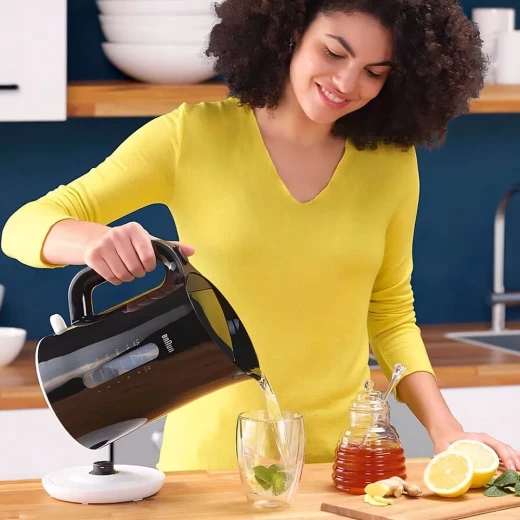 غلاية براون Breakfast1 WK1100BK كهربائية باللون الأسود، سعة 1.7 لتر، غليان سريع مع تصميم عملي وآمن، مثالية لتحضير المشروبات الساخنة بسهولة وكفاءة عالية في المنزل - Image 4