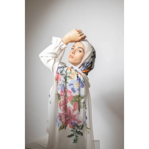 Love Garden Georgette Chiffon Hijab: Soft, Airy Scarf for a Gentle & Elegant Daily Look, Featuring Exclusive Designs, Made in Egypt, & Extra Long 300x70cm Size - Pink - Kain - Image 2