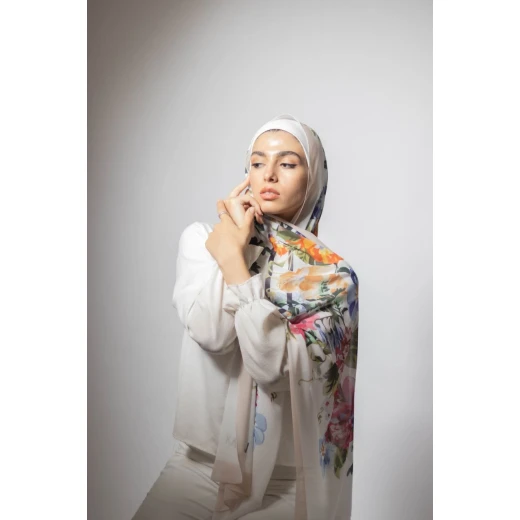Love Garden Georgette Chiffon Hijab: Soft, Airy Scarf for a Gentle & Elegant Daily Look, Featuring Exclusive Designs, Made in Egypt, & Extra Long 300x70cm Size - Pink - Kain - Image 3