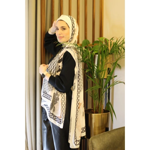 Kain Flower Power Georgette Chiffon Hijab: Soft & Comfortable Scarf for Everyday Wear, Featuring Exclusive Designs, Extra Long 300x70cm Size, & Made in Egypt for Elegant Style - Flower power - Image 2