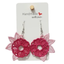 Beautiful rose earrings with soft threads in gradients of pink and fuchsia, an elegant earring reflecting the beauty of roses, size 4 cm × 4 cm