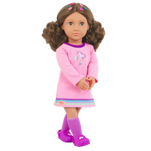 دمية فينلي 18 إنش مع أكثر من 50 ملصق ملوّن ودفتر ملصقات بغطاء بوب إت فدجت، عيون بنفسجية تفتح وتغلق، شعر بني فاتح قابل للتصفيف، فستان وردي بحافة قوس قزح مع إكسسوارات ولعبة إبداعية للأطفال من أور جينيريشن - أور جيناريشن - Image 9