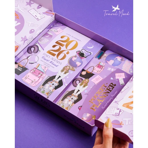 ترافل مود – علبة هدايا لعام 2026 – مجموعة أدوات مكتبية ومنظّمات (10 قطع) – تصميم بنفسجي - مفكرة - Image 3