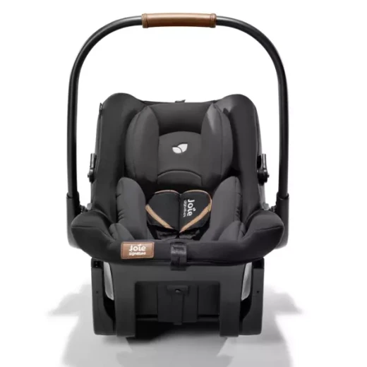 مقعد سيارة جوي سبرينت ISOFIX بلون إكليبس: يوفر أمانًا فائقًا وراحة استثنائية للرضع حتى 75 سم. يتميز بسهولة التركيب وحماية من الصدمات الجانبية، مع تثبيت آمن لراحة البال. مقعد سيارة مثالي لطفلك.