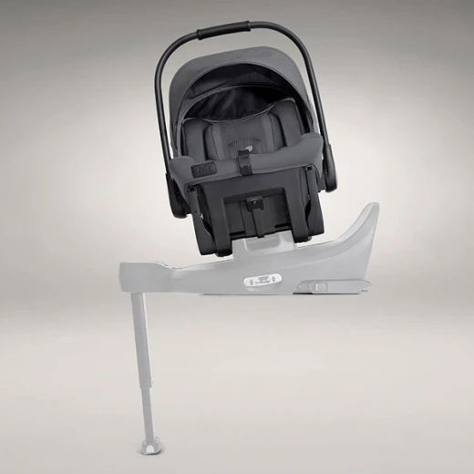 مقعد سيارة جوي سبرينت ISOFIX باللون الأسود: أقصى درجات أمان لحديثي الولادة وتركيب سهل للغاية. يتميز بموصلات ISOFIX آمنة لتوفير أقصى حماية. مصمم لتوفير راحة البال. - جوي - Image 3