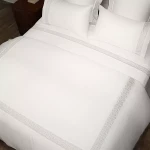 نوفا هوم Lounge طقم وجه لحاف - قطن 100% ، 400 خيط لكل انش مربع - مجوز & مجوز كبير - 7 قطع - أبيض و فضي - نوفا هوم