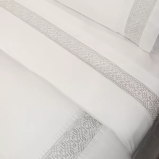 نوفا هوم Lounge طقم وجه لحاف - قطن 100% ، 400 خيط لكل انش مربع - مجوز & مجوز كبير - 7 قطع - أبيض و فضي - نوفا هوم - Image 3