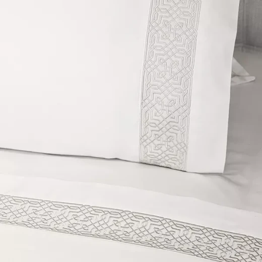 نوفا هوم Lounge طقم وجه لحاف - قطن 100% ، 400 خيط لكل انش مربع - مجوز & مجوز كبير - 7 قطع - أبيض و فضي - نوفا هوم - Image 5