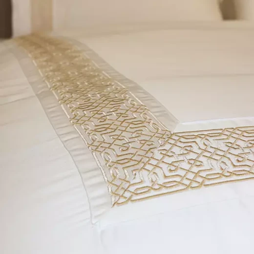 نوفا هوم Lounge طقم وجه لحاف - قطن 100% ، 400 خيط لكل انش مربع - مجوز & مجوز كبير - 7 قطع - أبيض و ذهبي - نوفا هوم - Image 12