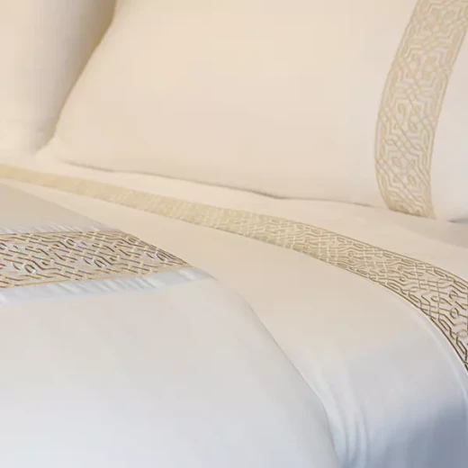 نوفا هوم Lounge طقم وجه لحاف - قطن 100% ، 400 خيط لكل انش مربع - مجوز & مجوز كبير - 7 قطع - أبيض و ذهبي - نوفا هوم - Image 10