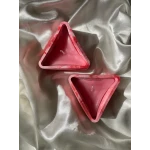 شمعة معطرة بالياسمين في قالب مثلث الشكل , أبيض وزهري , 8.5سم*8.5سم*5.5سم , 1 , ريبابل