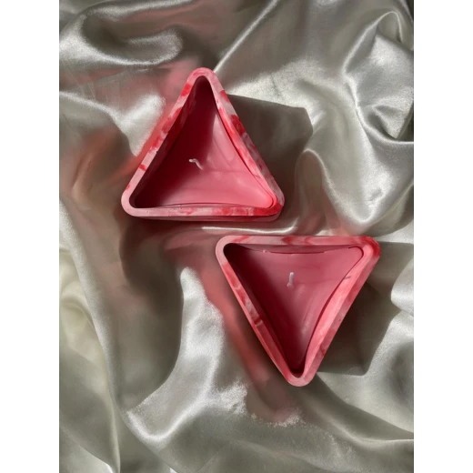 شمعة معطرة بالياسمين في قالب مثلث الشكل , أبيض وزهري , 8.5سم*8.5سم*5.5سم , 1 , ريبابل